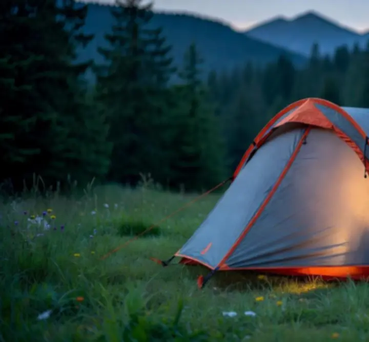 Premium namiot ekspedycyjny w dzikim krajobrazie